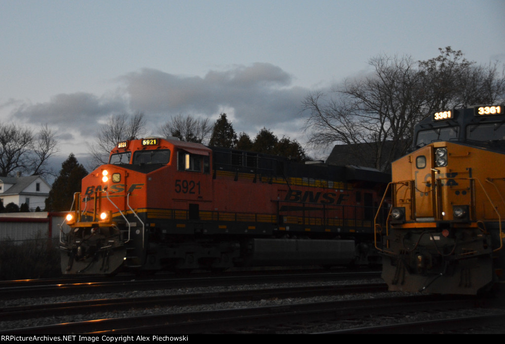 BNSF 5921